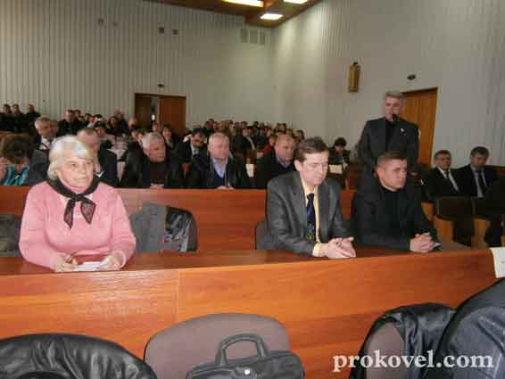 Протягом 20 хвилин були виконані всі процедури щодо проведення таємного голосування з виборів голови Ковельської районної ради шостого скликання