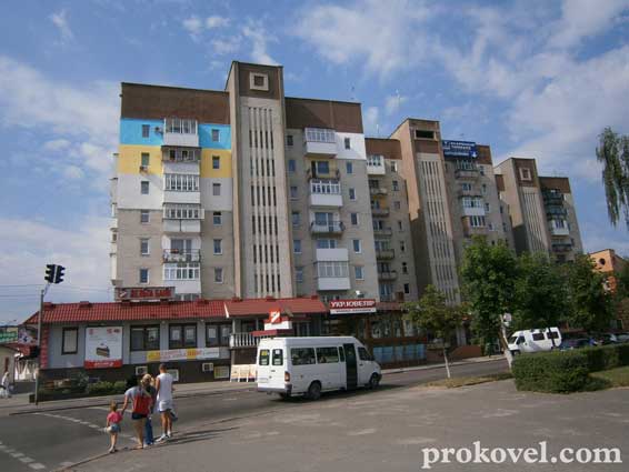 Ковель жовто-блакитний будинок
