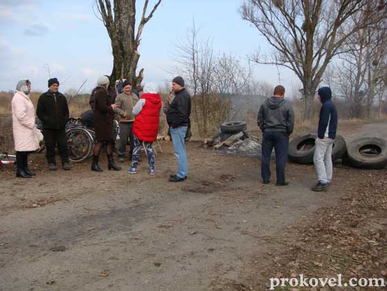 Ковельчани шинами перекрили дорогу до ветсанзаводу